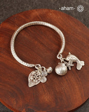 Up your wrist game with the A.M P.M Silver bracelet! The charm bracelet, complete with a beautiful weave pattern inspired by Thai craftsmanship. Perfect for adding a playful touch to any outfit. These are crafted in the finest 92.5 silver

The price is for one piece only.