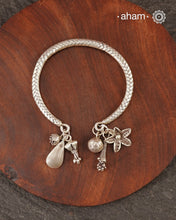 Up your wrist game with the A.M P.M Silver bracelet! The charm bracelet, complete with a beautiful weave pattern inspired by Thai craftsmanship. Perfect for adding a playful touch to any outfit. These are crafted in the finest 92.5 silver

The price is for one piece only.