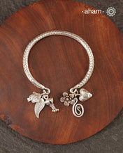 Up your wrist game with the A.M P.M Silver bracelet! The charm bracelet, complete with a beautiful weave pattern inspired by Thai craftsmanship. Perfect for adding a playful touch to any outfit. These are crafted in the finest 92.5 silver

The price is for one piece only.