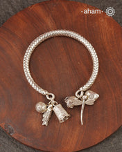 Up your wrist game with the A.M P.M Silver bracelet! The charm bracelet, complete with a beautiful weave pattern inspired by Thai craftsmanship. Perfect for adding a playful touch to any outfit. These are crafted in the finest 92.5 silver

The price is for one piece only.