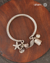 Up your wrist game with the A.M P.M Silver bracelet! The charm bracelet, complete with a beautiful weave pattern inspired by Thai craftsmanship. Perfect for adding a playful touch to any outfit. These are crafted in the finest 92.5 silver

The price is for one piece only.