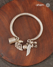 Up your wrist game with the A.M P.M Silver bracelet! The charm bracelet, complete with a beautiful weave pattern inspired by Thai craftsmanship. Perfect for adding a playful touch to any outfit. These are crafted in the finest 92.5 silver

The price is for one piece only.