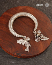 Up your wrist game with the A.M P.M Silver bracelet! The charm bracelet, complete with a beautiful weave pattern inspired by Thai craftsmanship. Perfect for adding a playful touch to any outfit. These are crafted in the finest 92.5 silver

The price is for one piece only.&nbsp;