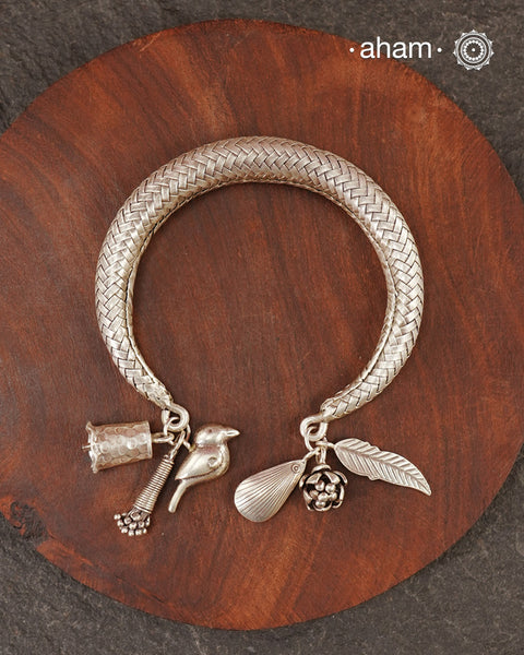 Up your wrist game with the A.M P.M Silver bracelet! The charm bracelet, complete with a beautiful weave pattern inspired by Thai craftsmanship. Perfect for adding a playful touch to any outfit. These are crafted in the finest 92.5 silver.&nbsp;

The price is for one piece only.