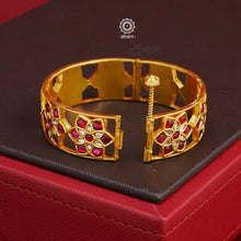 Elevate your style with our Flower Gold Polish Silver Kada. The beautiful openable design features exquisite kundan work crafted in silver and adorned with a luxurious gold polish. Perfect for adding a touch of elegance to any outfit.  The price is for one piece kada only.