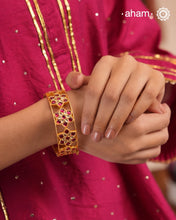 Elevate your style with our Flower Gold Polish Silver Kada. The beautiful openable design features exquisite kundan work crafted in silver and adorned with a luxurious gold polish. Perfect for adding a touch of elegance to any outfit.