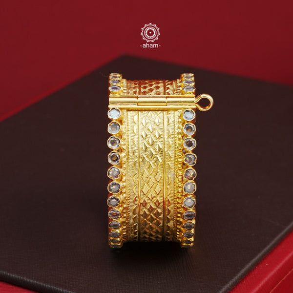 Looking for a gold toned accessory that works for both your Indian and western outfits? Then this is the perfect piece. Crafted in 92.5 silver with gold polish, this versatile kada is a must have addition to your wardrobe.  The price is for a One pieces kada only. 