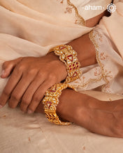 Classic and versatile gold polish kundan Kadas, handcrafted in 92.5 sterling silver.
Must have for piece for weddings and occasions.
The price is for piece kada only.&nbsp; Comes as a pair.