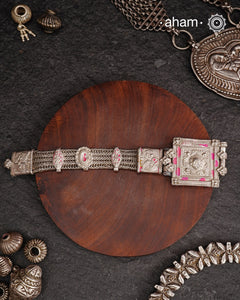 Handcrafted vintage silver Bracelet.
Beautiful piece from a bygone era, that bring back memories and stories of that time.