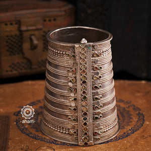 Vintage silver kada with intricate work, handcrafted by skilful artisans. Beautiful piece from a bygone era, that bring back memories and stories of that time. 
The price is for one piece only.
