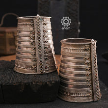 Vintage silver kada with intricate work, handcrafted by skilful artisans. Beautiful piece from a bygone era, that bring back memories and stories of that time. 
The price is for one piece only.
