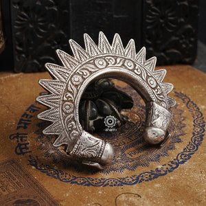 Statement vintage silver kada with intricate floral work, handcrafted by skilful artisans. Beautiful piece from a bygone era, that bring back memories and stories of that time.  