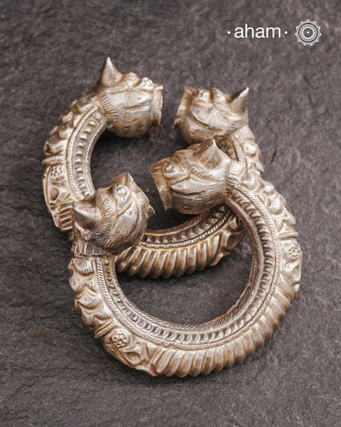 Vintage silver kada with intricate work, handcrafted by skilful artisans. Beautiful piece from a bygone era, that bring back memories and stories of that time.