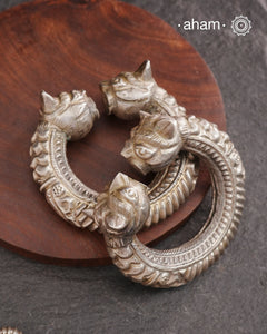 Vintage silver kada with intricate work, handcrafted by skilful artisans. Beautiful piece from a bygone era, that bring back memories and stories of that time.