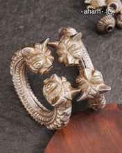 Vintage silver kada with intricate work, handcrafted by skilful artisans. Beautiful piece from a bygone era, that bring back memories and stories of that time.