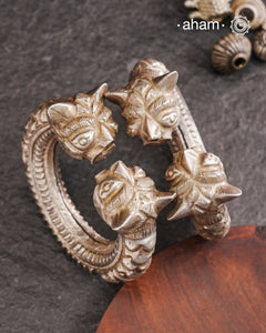Vintage silver kada with intricate work, handcrafted by skilful artisans. Beautiful piece from a bygone era, that bring back memories and stories of that time.