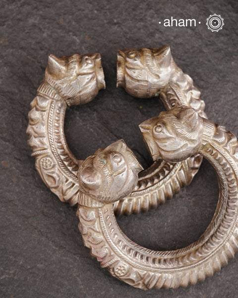 Vintage silver kada with intricate work, handcrafted by skilful artisans. Beautiful piece from a bygone era, that bring back memories and stories of that time.