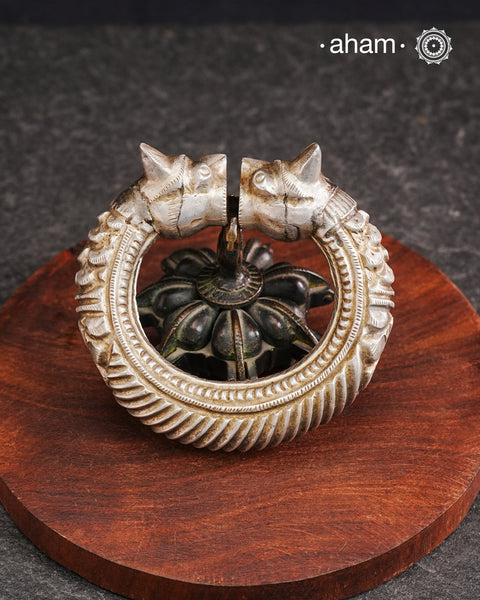 Vintage silver kada with intricate work, handcrafted by skilful artisans. Beautiful piece from a bygone era, that bring back memories and stories of that time. 