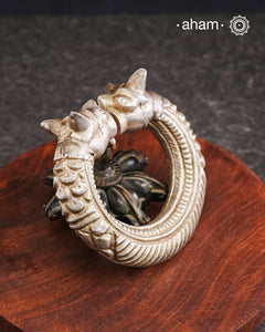 Vintage silver kada with intricate work, handcrafted by skilful artisans. Beautiful piece from a bygone era, that bring back memories and stories of that time. 