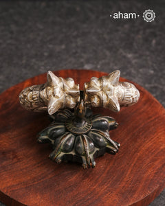 Vintage silver kada with intricate work, handcrafted by skilful artisans. Beautiful piece from a bygone era, that bring back memories and stories of that time. 