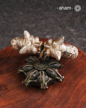 Vintage silver kada with intricate work, handcrafted by skilful artisans. Beautiful piece from a bygone era, that bring back memories and stories of that time. 