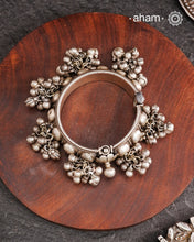 Vintage silver kada with statement ghungroo bunch, handcrafted by skilful artisans. Beautiful piece from a bygone era, that bring back memories and stories of that time
