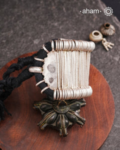 Handcrafted vintage silver armband from Rajasthan. Beautiful piece from a bygone era, that bring back memories and stories of that time. 