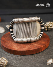 Handcrafted vintage silver armband Beautiful piece from a bygone era, that bring back memories and stories of that time. Can be worn as armband or a handkada
The price is for one piece only.