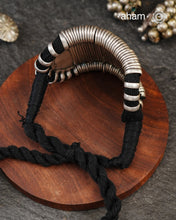Handcrafted vintage silver armband Beautiful piece from a bygone era, that bring back memories and stories of that time. Can be worn as armband or a handkada
The price is for one piece only.