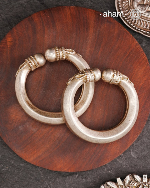 Vintage silver hollow kadas crafted in silver. They are small in size and fits upto bangle size 2.2. Twist and wear style. Comes with fine rava work.Beautiful piece from a bygone era, that bring back memories and stories of that time.