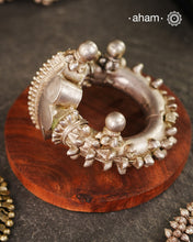 "Rare vintage anklet from Gujarat/ Rajasthan. Single Piece. Can be worn as a statement hand kada. Crafted in silver.&nbsp;
Region: Gujarat / Rajasthan"