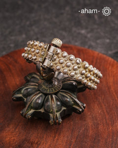 Vintage silver kada with intricate work, handcrafted by skilful artisans.Beautiful piece from a bygone era, that bring back memories and stories of that time. 