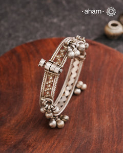 Vintage silver kada, expertly handcrafted by skilled artisans that captures the essence of a bygone era. Its openable design (size 2.2) offers both elegance and practicality, making it a timeless accessory that evokes memories and stories from the past. Perfect for those who appreciate heritage craftsmanship and classic style.
