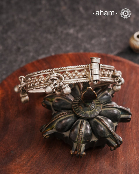 Vintage silver kada, expertly handcrafted by skilled artisans that captures the essence of a bygone era. Its openable design (size 2.2) offers both elegance and practicality, making it a timeless accessory that evokes memories and stories from the past. Perfect for those who appreciate heritage craftsmanship and classic style.