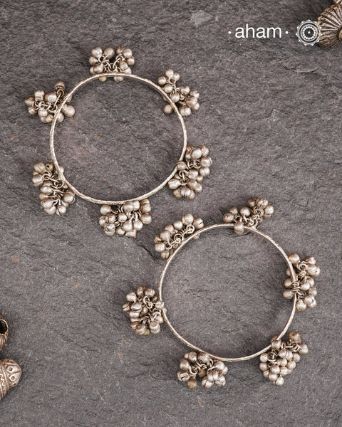 A beautiful pair of silver bangles with gungroos.