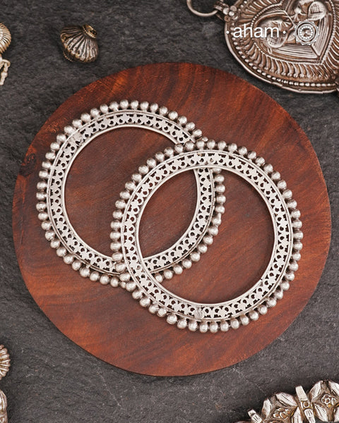 Tribal silver handcrafted by skilful artisans. Beautiful piece from a bygone era, that bring back memories and stories of that time.The price is for Pair.
