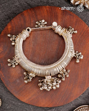 A statement vintage silver kada with intricate work, handcrafted by skilful artisans. Beautiful piece from a bygone era, that bring back memories and stories of that time.
