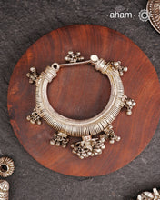 A statement vintage silver kada with intricate work, handcrafted by skilful artisans. Beautiful piece from a bygone era, that bring back memories and stories of that time.