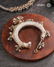 A statement vintage silver kada with intricate work, handcrafted by skilful artisans. Beautiful piece from a bygone era, that bring back memories and stories of that time.
