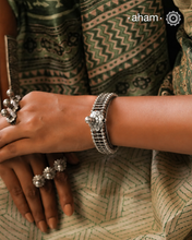 Vintage silver kada&nbsp;with intricate work, handcrafted&nbsp;by skilful artisans.&nbsp;Beautiful piece from a bygone era, that brings back memories and stories of that time.