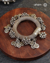 A statement vintage silver kada with knitted wire flexible tube silver and adorned with ghungroos. Intricate workmanship handcrafted by skilful artisans. Beautiful piece from a bygone era, that bring back memories and stories of that time.