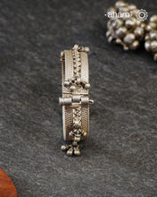 Vintage silver kada with Ghungroos, expertly handcrafted by skilled artisans that captures the essence of a bygone era. Its openable design (size 2.4) offers both elegance and practicality, making it a timeless accessory that evokes memories and stories from the past. Perfect for those who appreciate heritage craftsmanship and classic style.