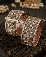Vintage silver kada handcrafted by skilful artisans. Beautiful piece from a bygone era, that bring back memories and stories of that time. The workmanship on this is phenomenal

Price is for a pair. Incase you want a single piece, please msg us at 8884445300

Region: Unknown