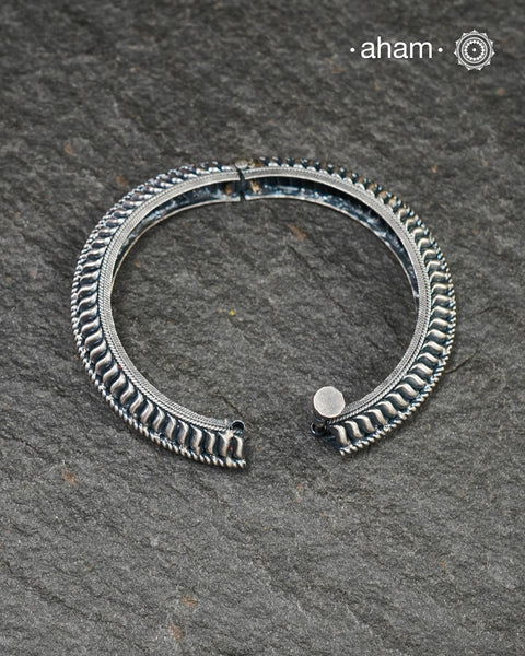 Beautiful kada in 92.5 silver crafted by master artisans in Kolhapur.The price is for one piece only.