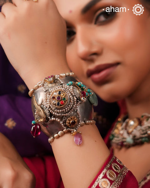 One of a kind statement wearable art pieces.
An eclectic mix of elements, with a play of colours, textures, forms and workmanship. Crafted in 92.5 Sterling Silver with two tones that make thesehandcuffs so versatile and unique. Modern Heirloom pieces that can be worn across generations.
The price is for one piece kada only.