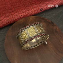 The Noori Two Tone Silver Cuff is a versatile addition to any wardrobe. Its solid silver design is accented with a striking gold tone band and maroon stones, creating a stunning combination. This cuff is openable and available in a size 2.5, making it a perfect fit for any individual. Elevate your style with this dual tone classic piece.
The price is for one piece kada only. 

