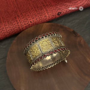 The Noori Two Tone Silver Cuff is a versatile addition to any wardrobe. Its solid silver design is accented with a striking gold tone band and maroon stones, creating a stunning combination. This cuff is openable and available in a size 2.5, making it a perfect fit for any individual. Elevate your style with this dual tone classic piece.
The price is for one piece kada only. 

