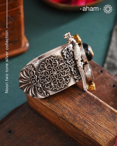 One of a kind statement wearable art pieces.Silver hand kada with two tone gold polish kundan work.
The price is for one piece kada only.