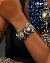 Noori hand cuff with a play of colours, textures, forms and workmanship. Crafted in 92.5 Sterling Silver with two tones that make them so versatile and unique.
The price is for one piece kada only.