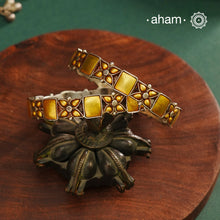 Enhance your style with the timeless elegance of the Dual Tone Silver Kada. Handcrafted by skilled karigars in Barmer, Rajasthan, this earring features traditional Bandhel work, where a thin sheet of hand beaten 22 carat gold is set on 92.5 silver using a unique wax setting technique. A classic representation of fine Indian craftsmanship.
Comes as a pair.
